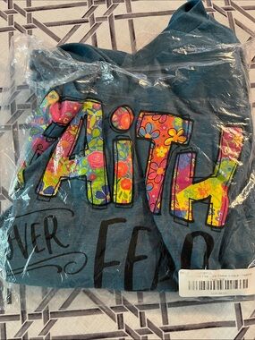New Floral 'Faith' over Fear Graphic V-Neck Top - Blue 3/4 sleeve (L)